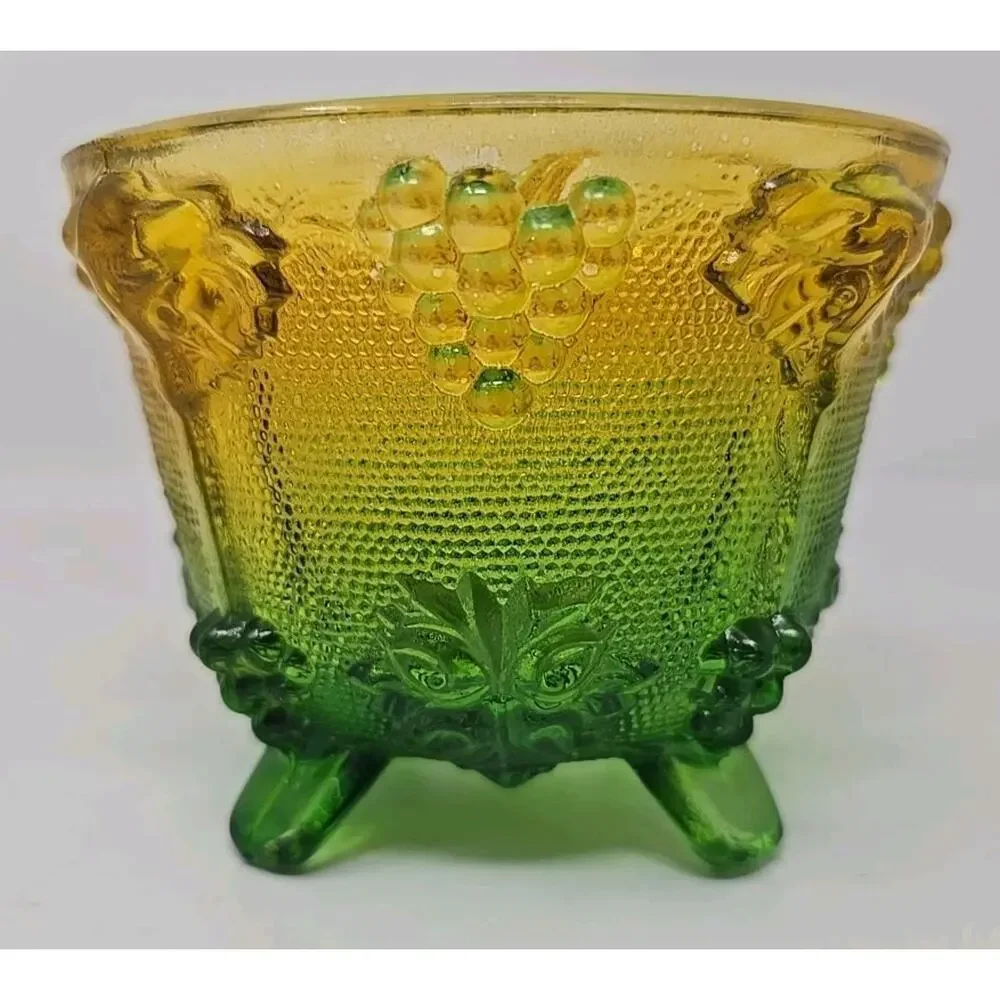 Vintage Carnival Glass footed Bowl Green Yellow Glass‎ Grapes U247
